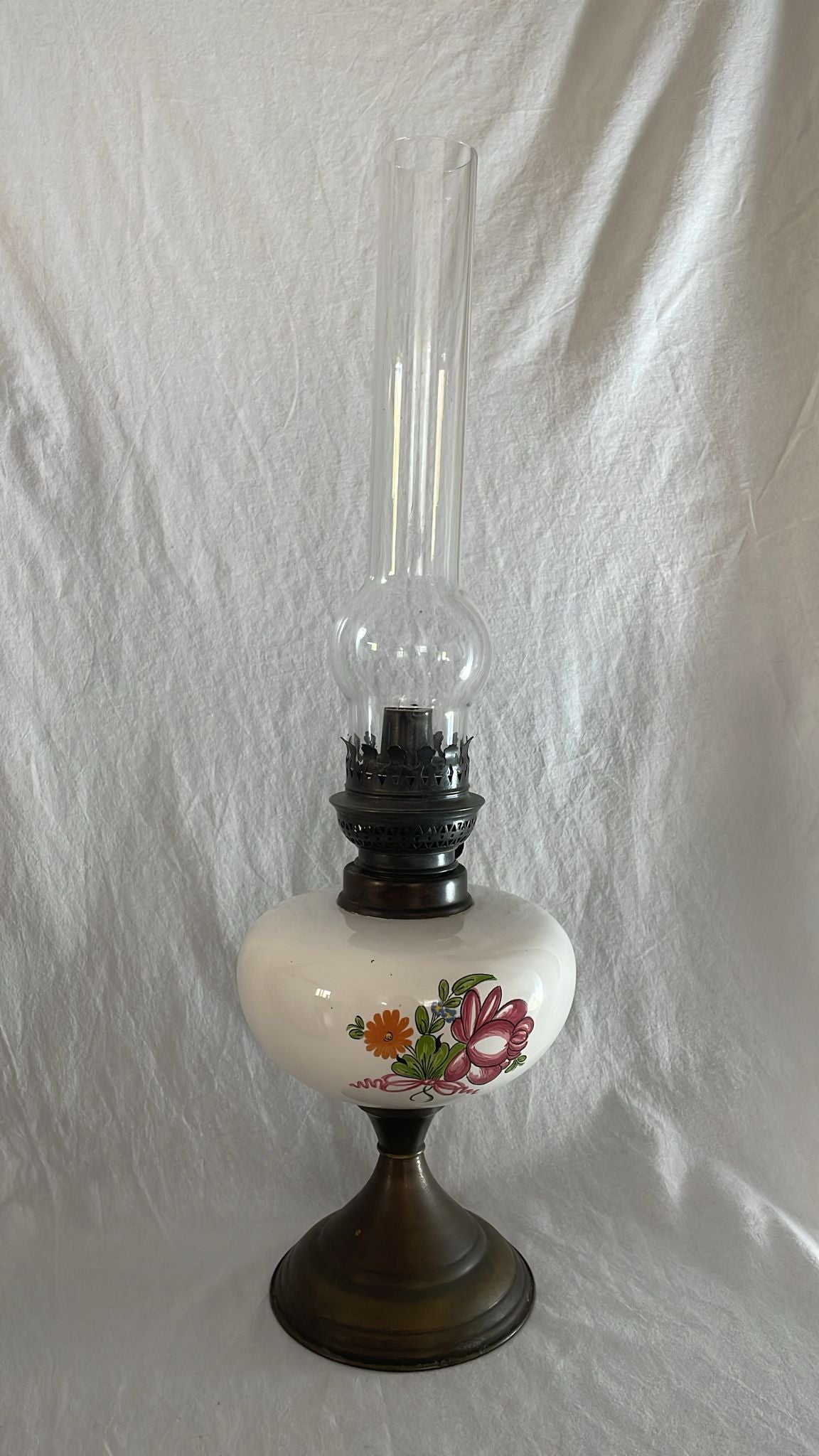 Porselen Hazneli Pirinç Gövdeli Gaz Lambası